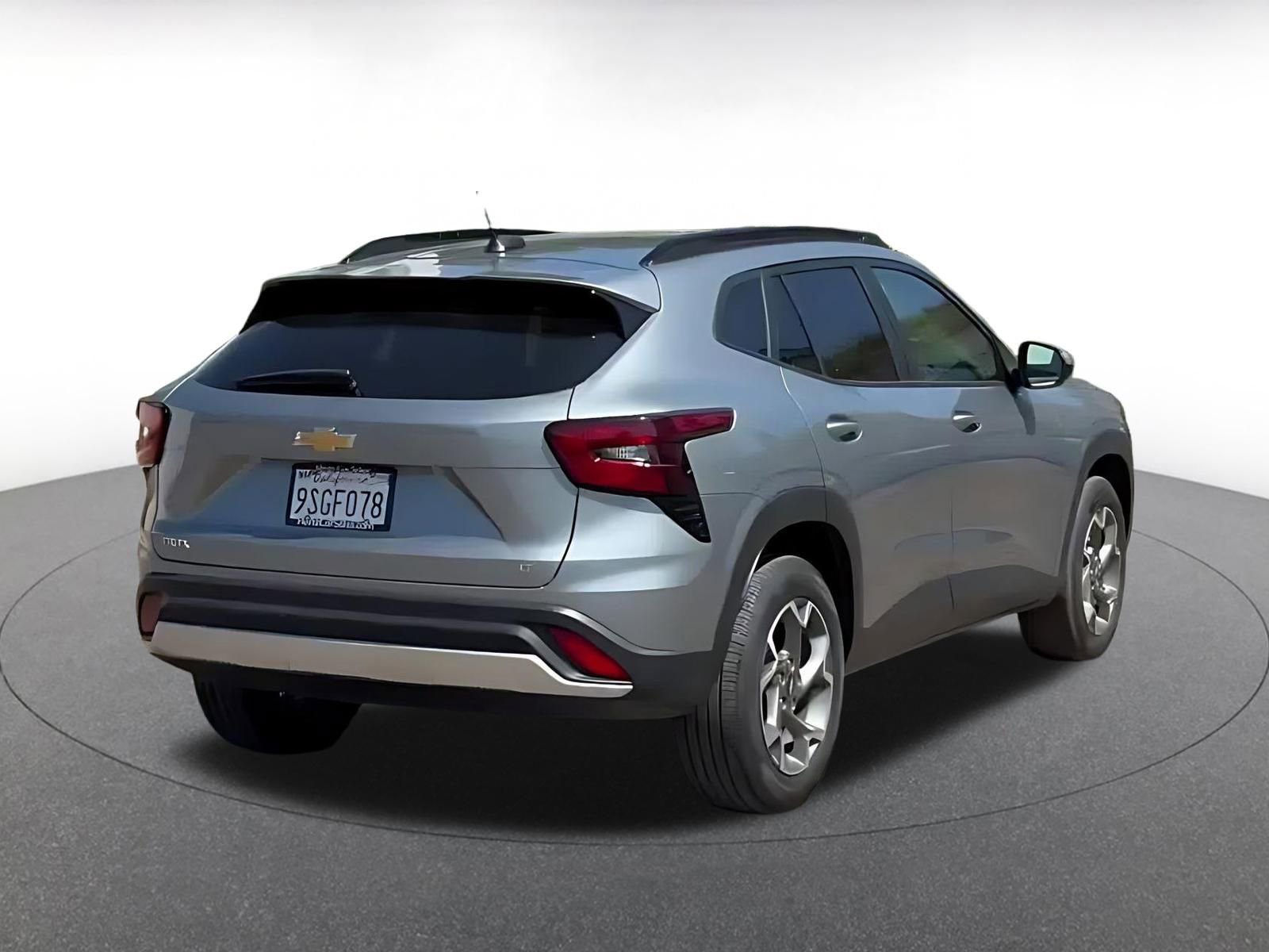 Used 2025 Chevrolet Trax LT image 14