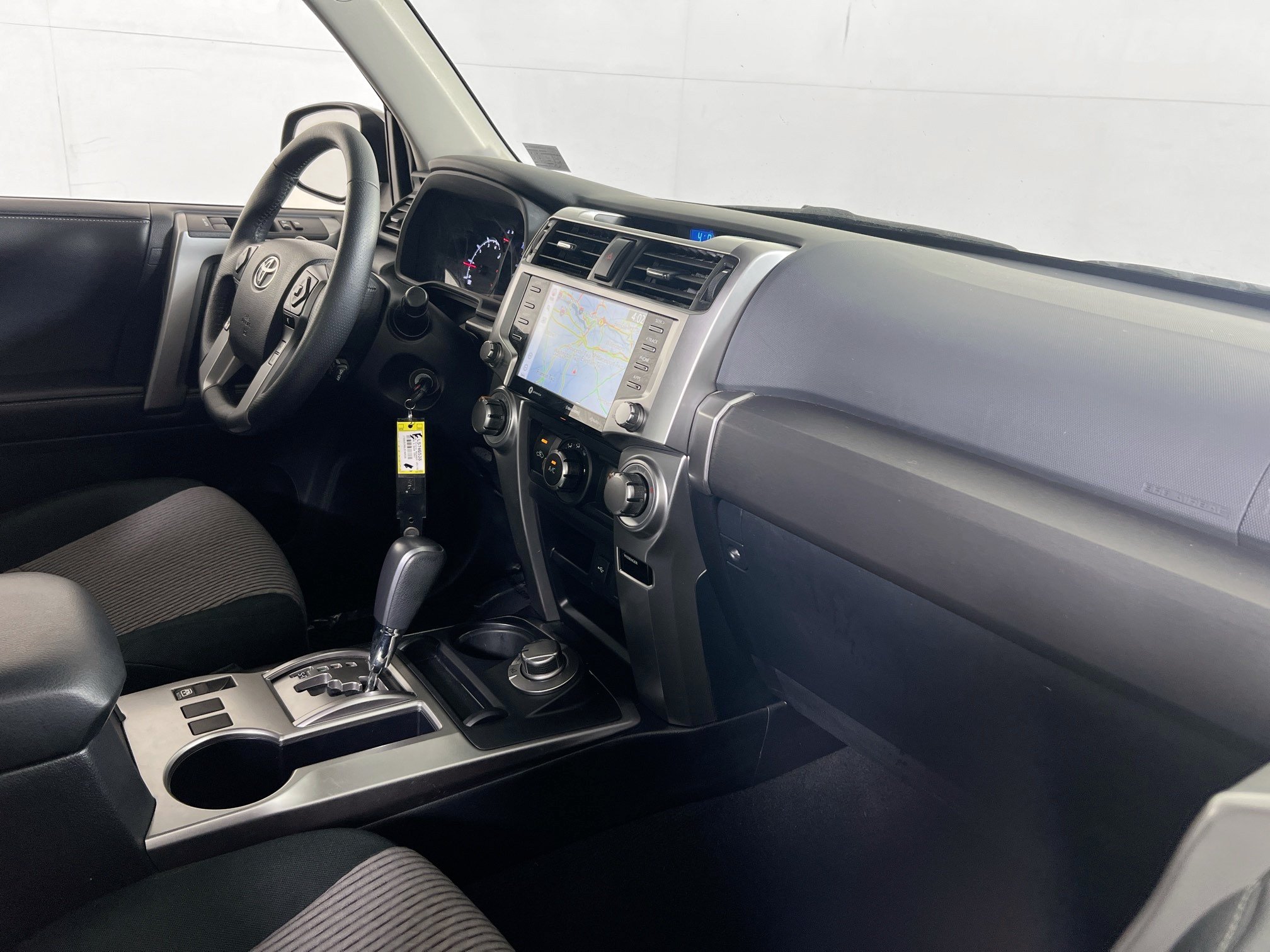 Used 2020 Toyota 4Runner SR5 AWD/4WD image 28
