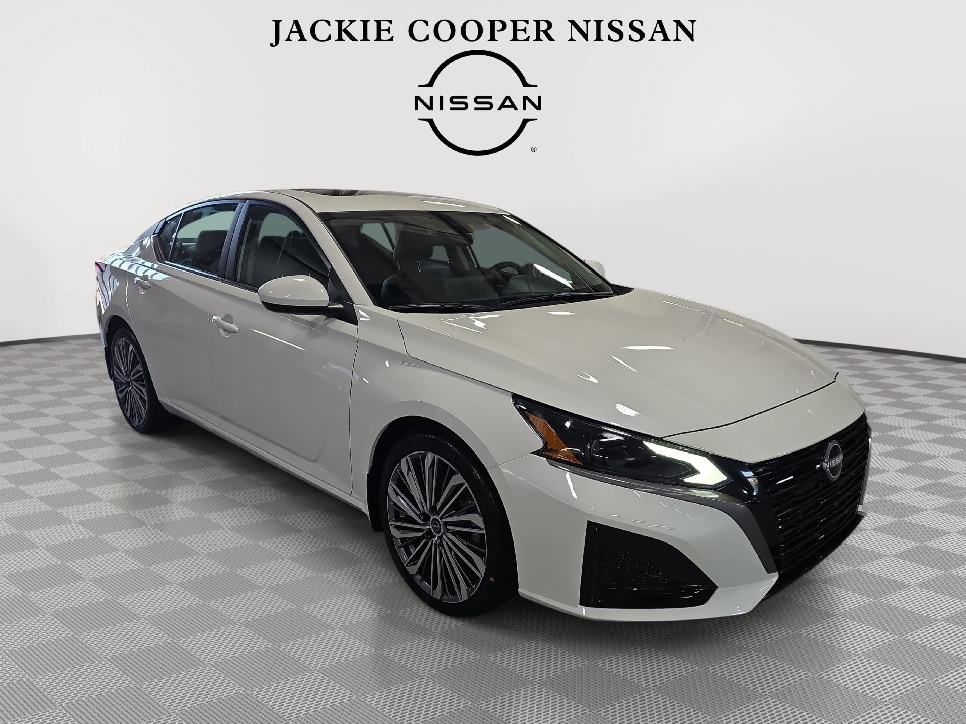 New 2027 Nissan Altima 2.5 SV FWD image 3