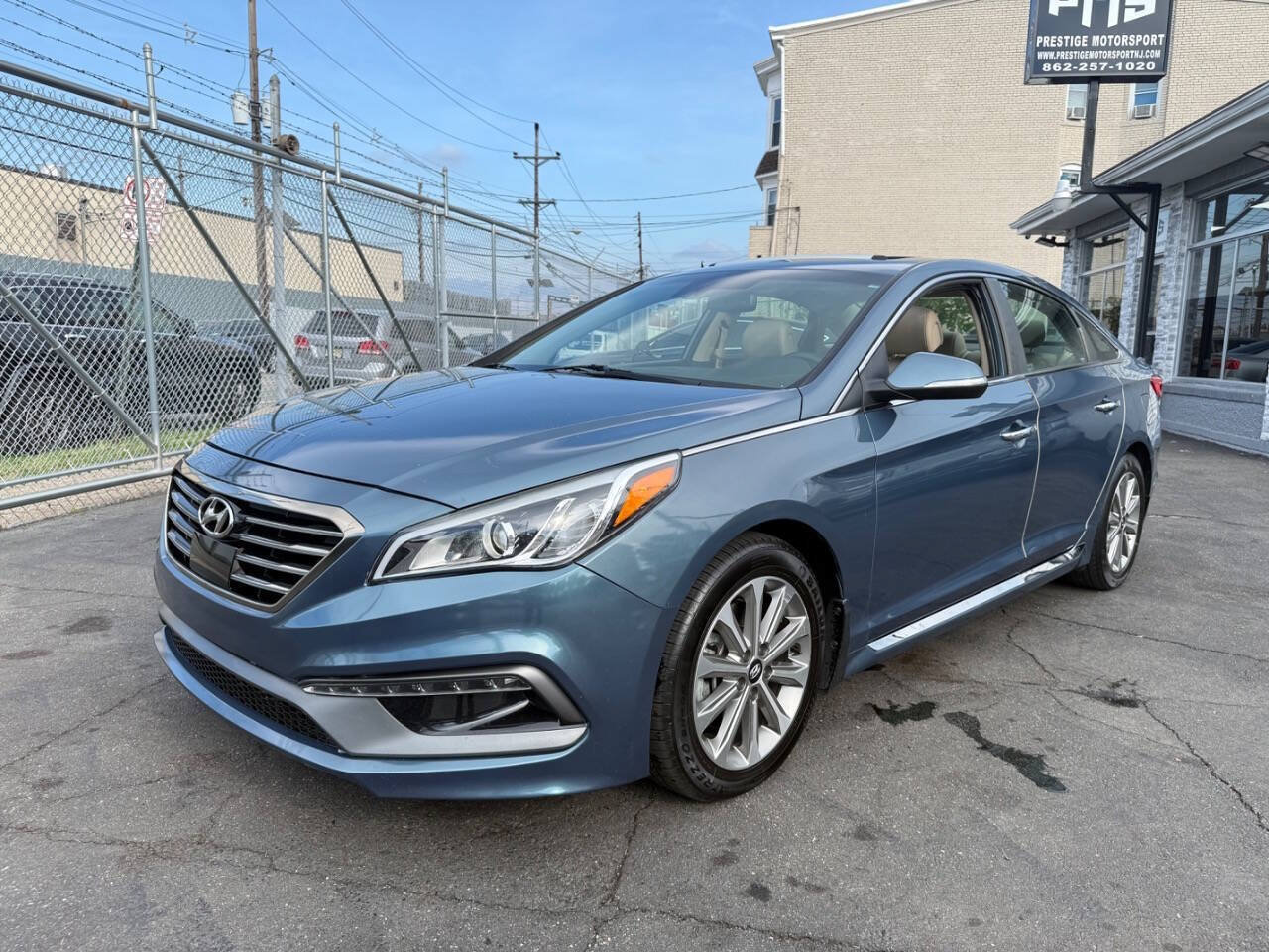 Used 2017 Hyundai Sonata Limited w/ Ultimate Package 04 FWD image 2