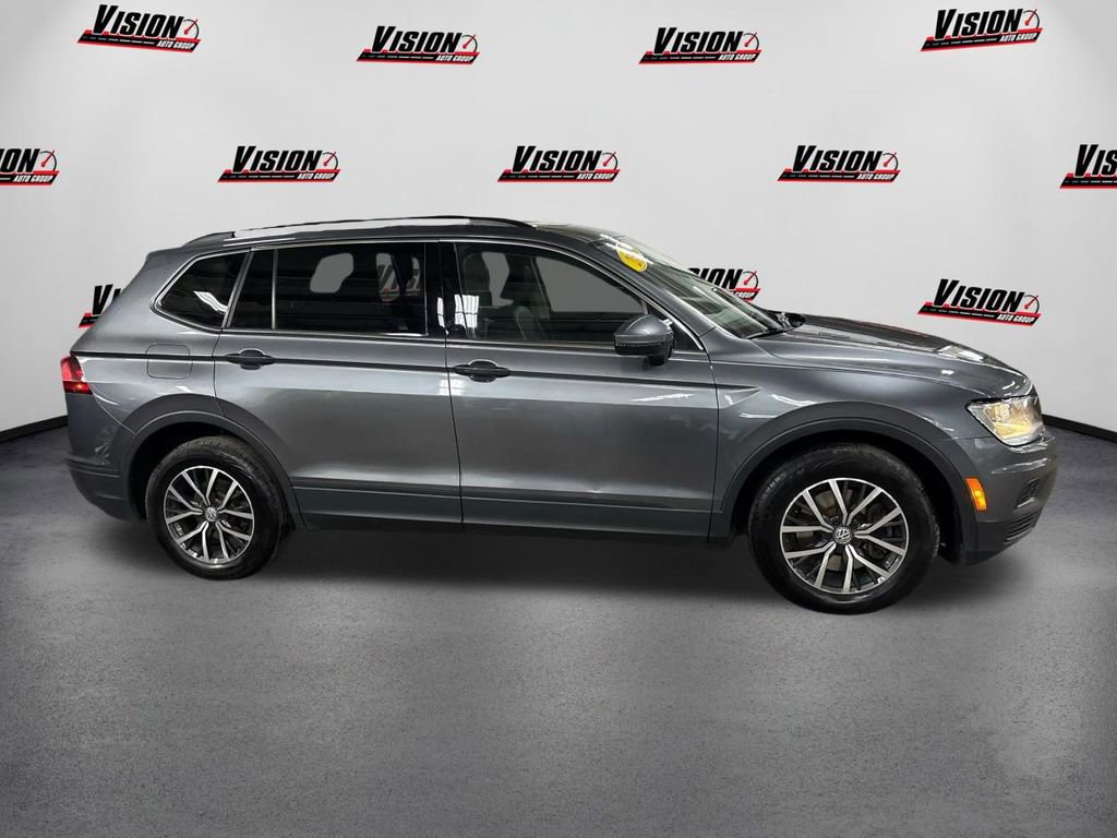 Used 2019 Volkswagen Tiguan SE w/ Panoramic Sunroof Package image 4