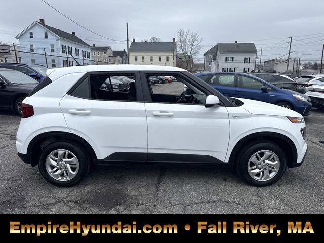 Used 2025 Hyundai Venue SE image 3