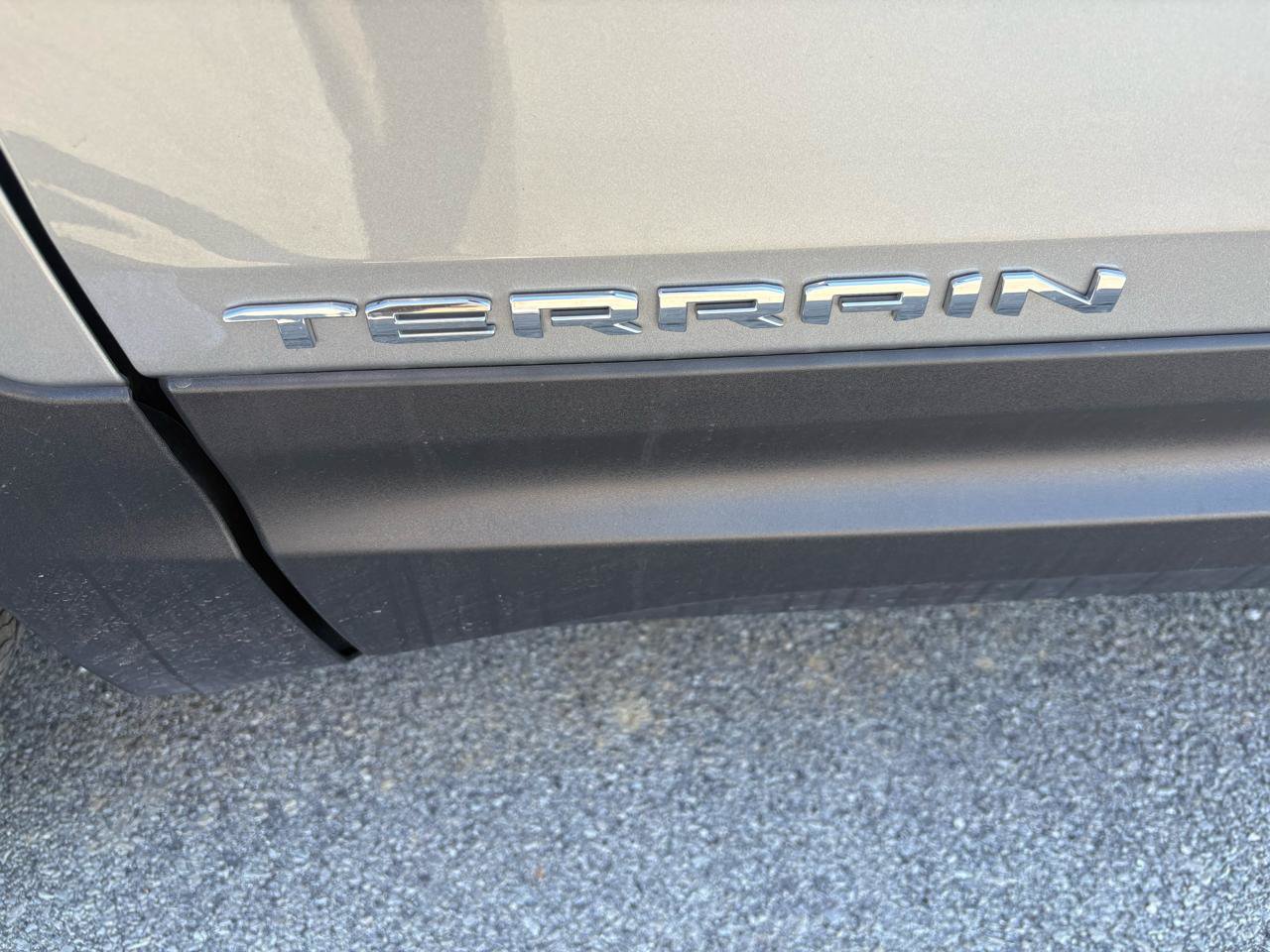 Used 2024 GMC Terrain SLE w/ Driver Convenience Package AWD/4WD image 9