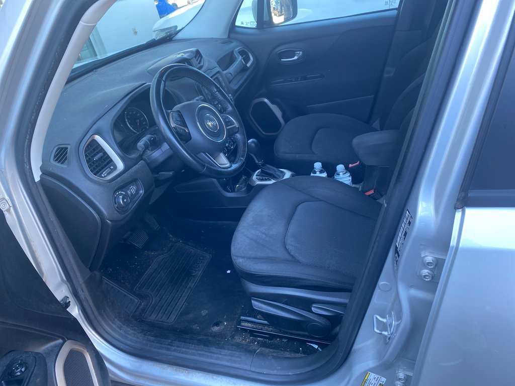 Used 2016 Jeep Renegade Latitude AWD/4WD image 6