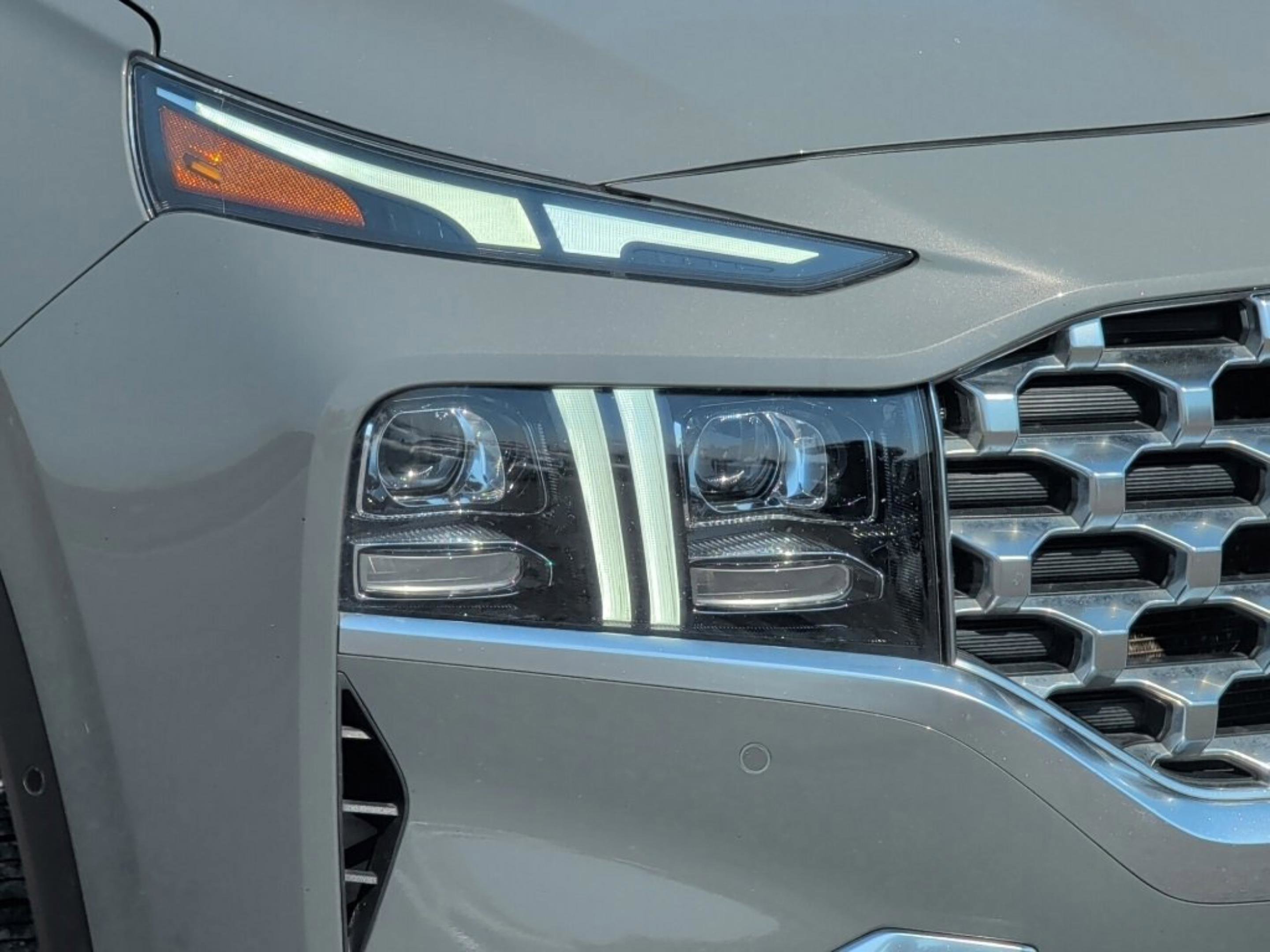 Used 2023 Hyundai Santa Fe Limited image 6