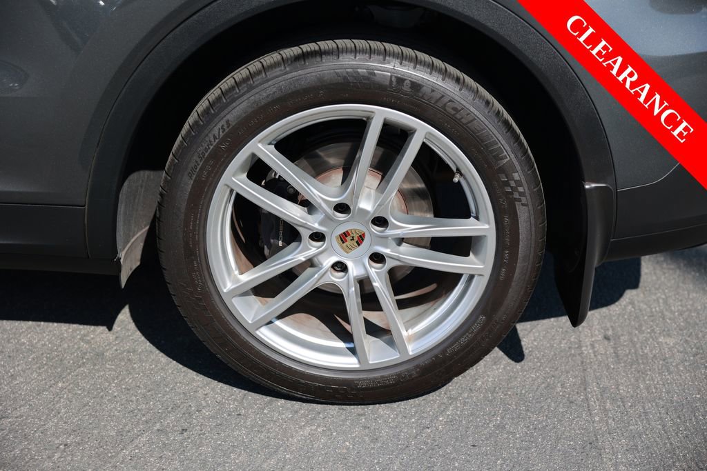 Used 2023 Porsche Cayenne Platinum Edition AWD/4WD image 10