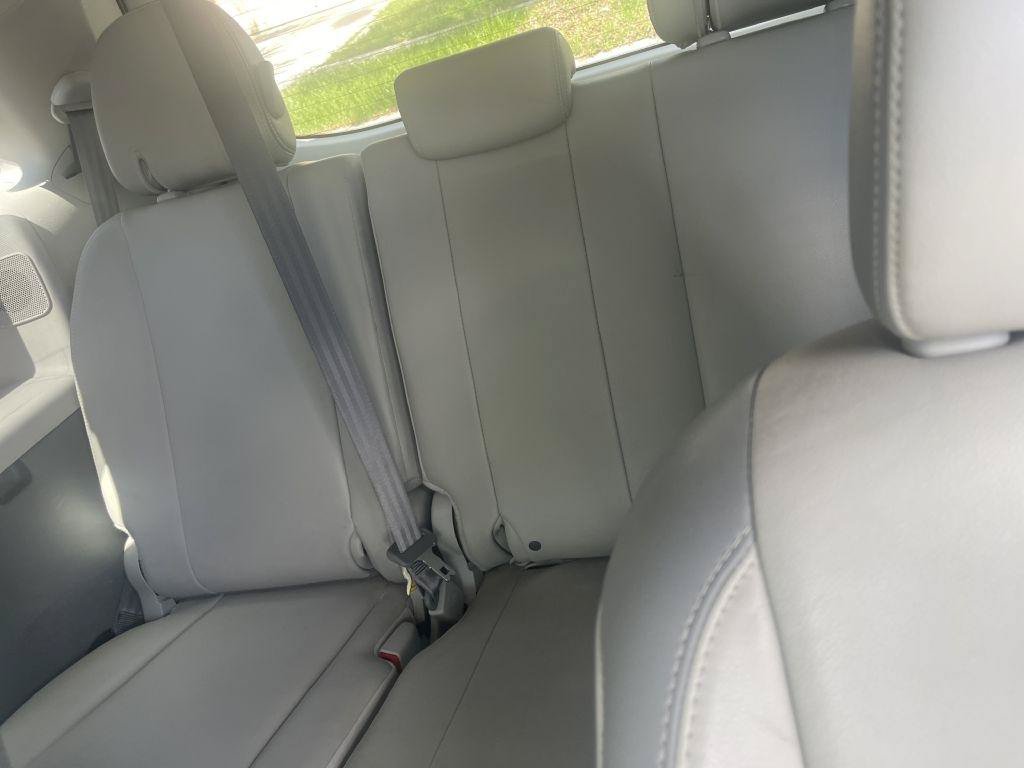 Used 2014 Toyota Sienna Limited w/ Limited Premium Package FWD image 23