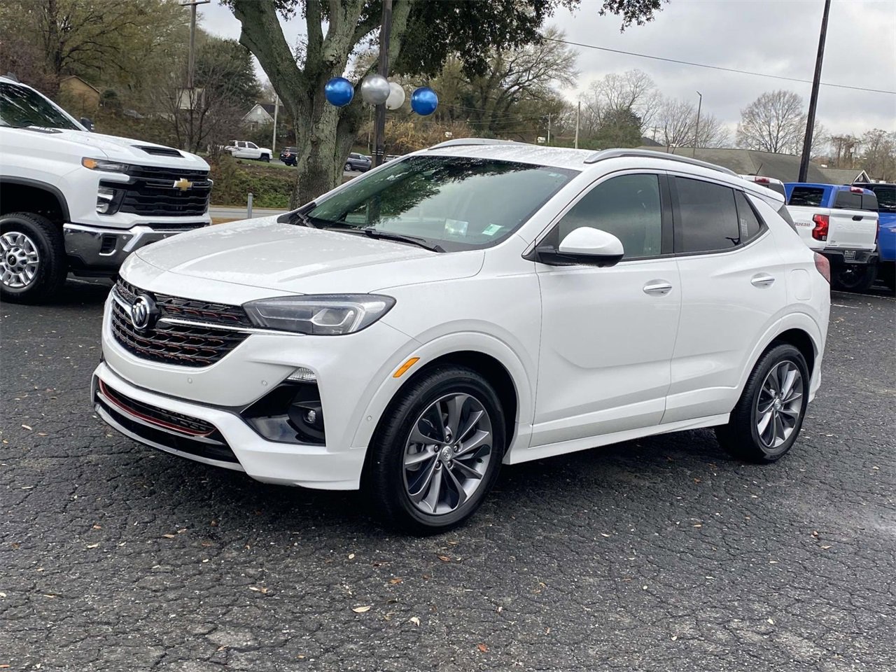 Used 2022 Buick Encore GX Essence w/ Advanced Technology Package image 3