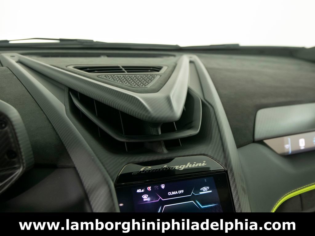 Used 2025 Lamborghini Revuelto image 22