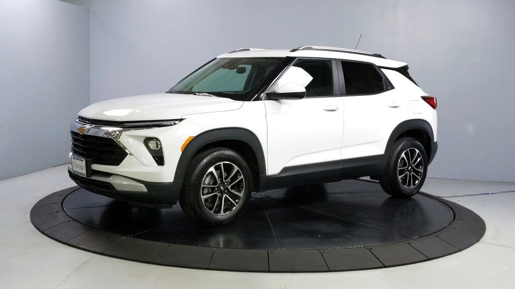 Used 2025 Chevrolet TrailBlazer LT image 3