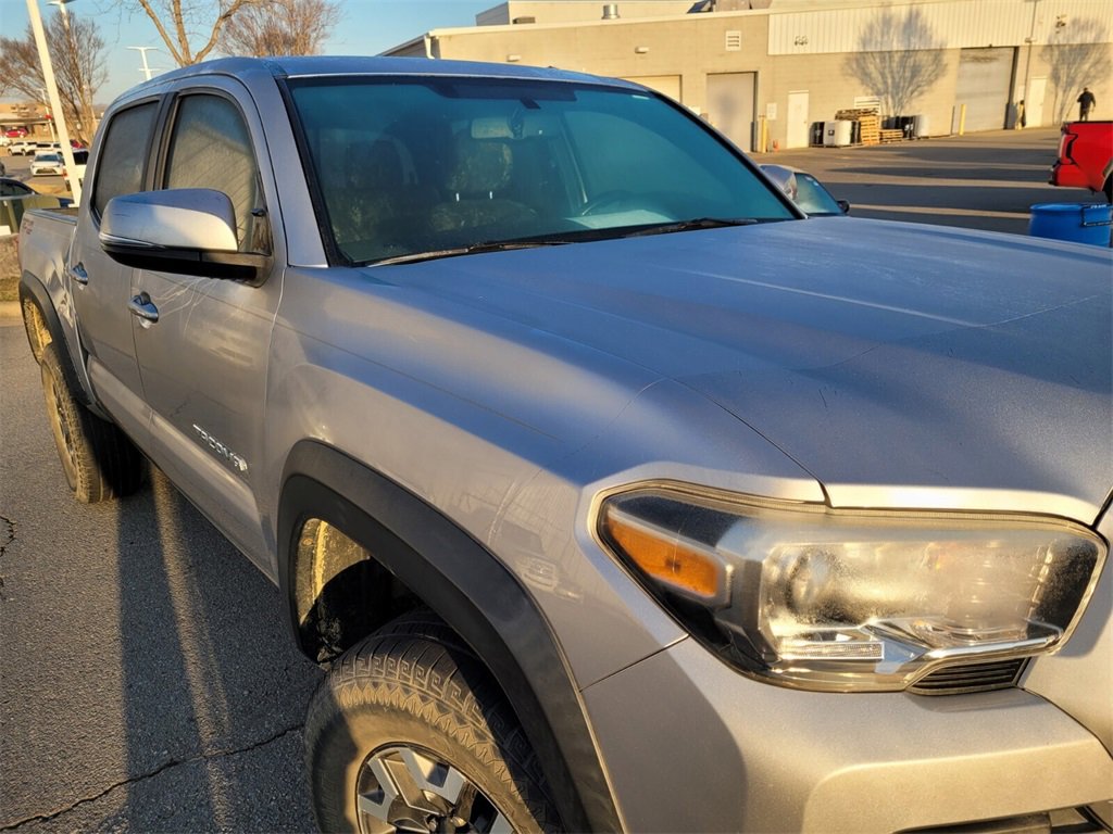 Used 2017 Toyota Tacoma TRD Off-Road image 9
