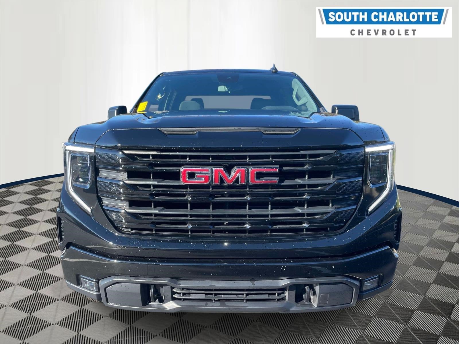 Used 2024 GMC Sierra 1500 Elevation AWD/4WD image 2