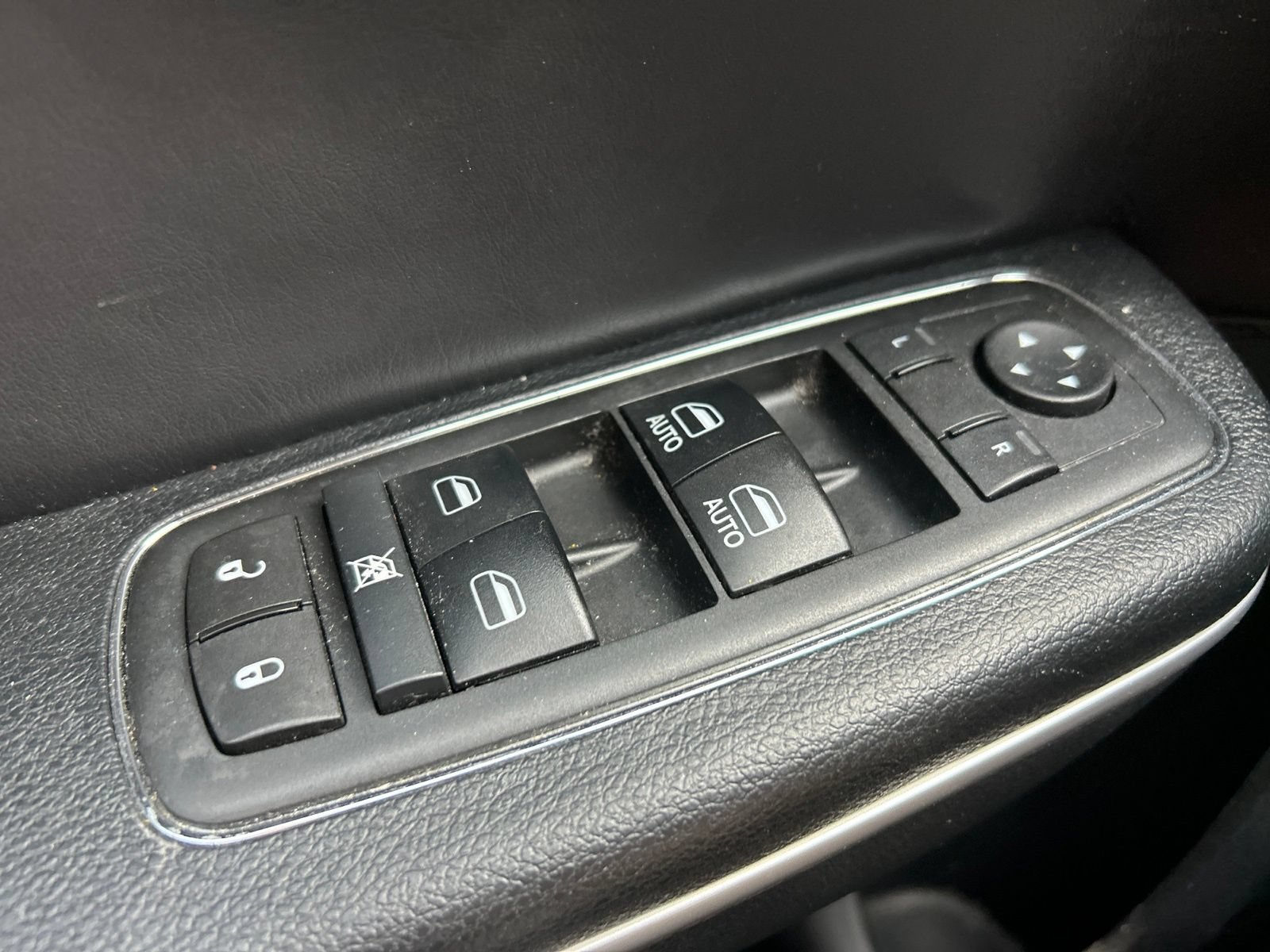 Used 2017 Chrysler 300 C w/ Safetytec Plus Group RWD image 25