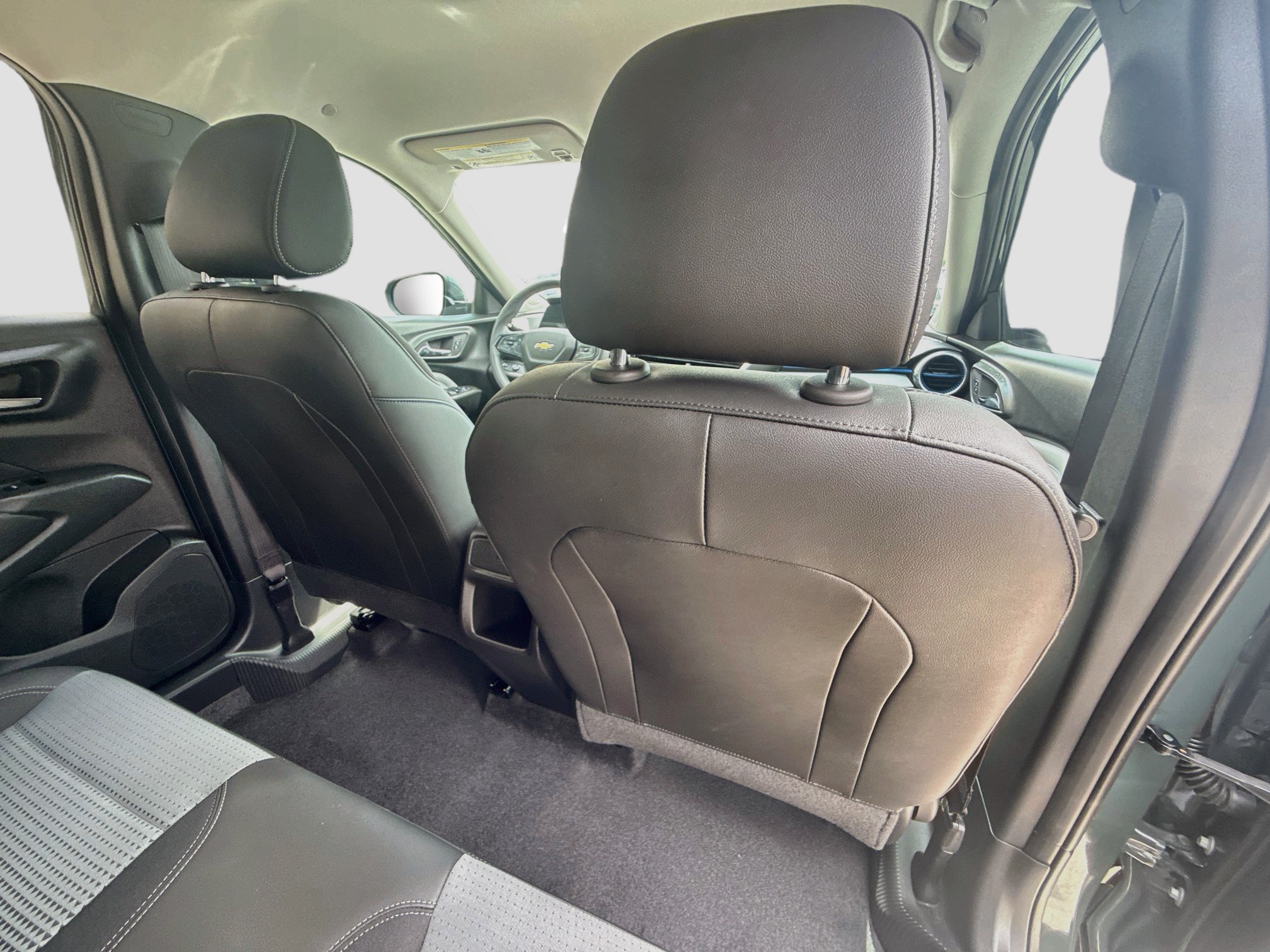 Used 2025 Chevrolet Trax LT FWD image 26