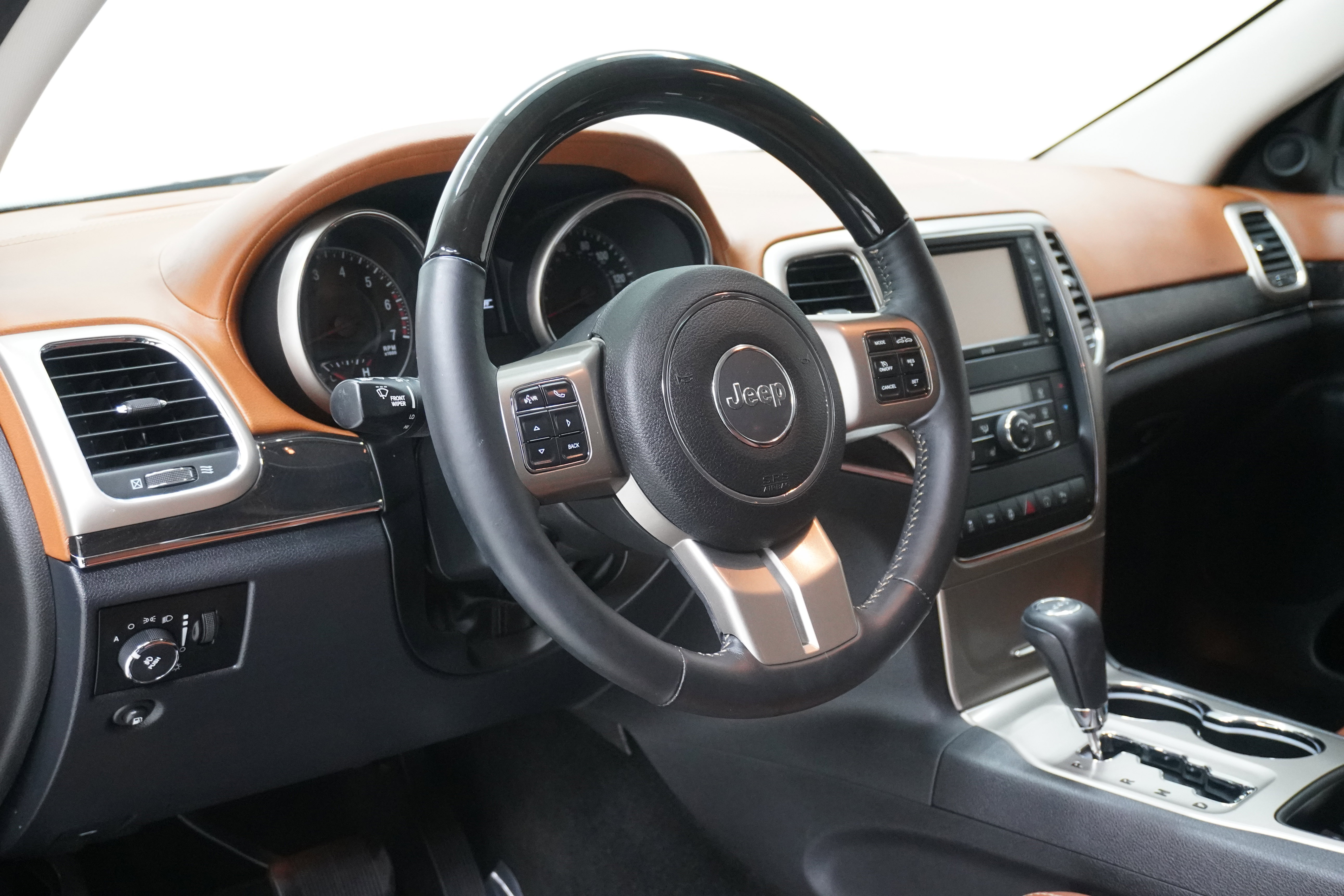 Used 2013 Jeep Grand Cherokee Overland Summit image 9