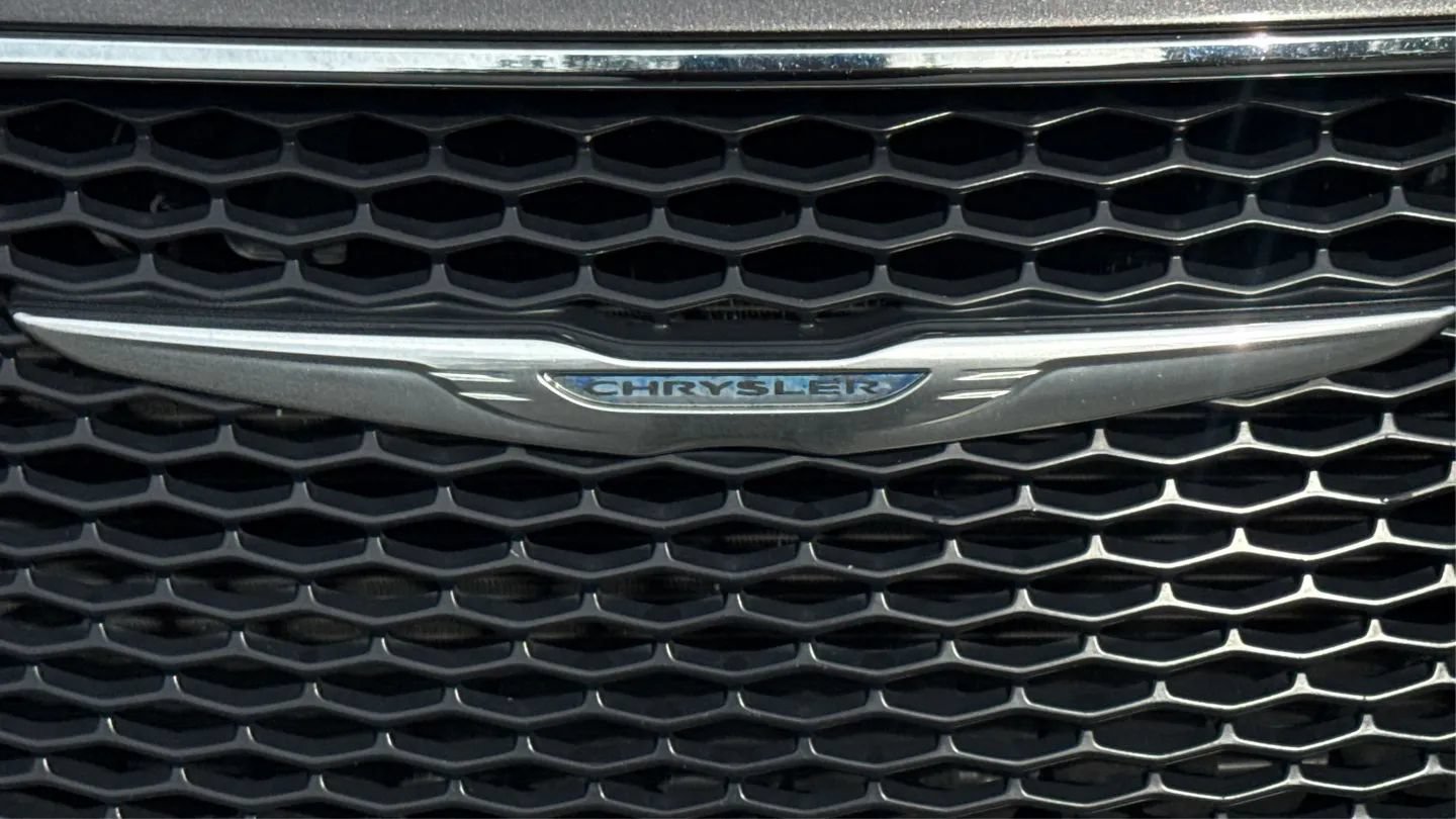 Used 2015 Chrysler 300 Limited RWD image 48
