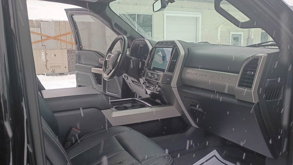 Used 2022 Ford F250 Lariat w/ Black Appearance Package image 9