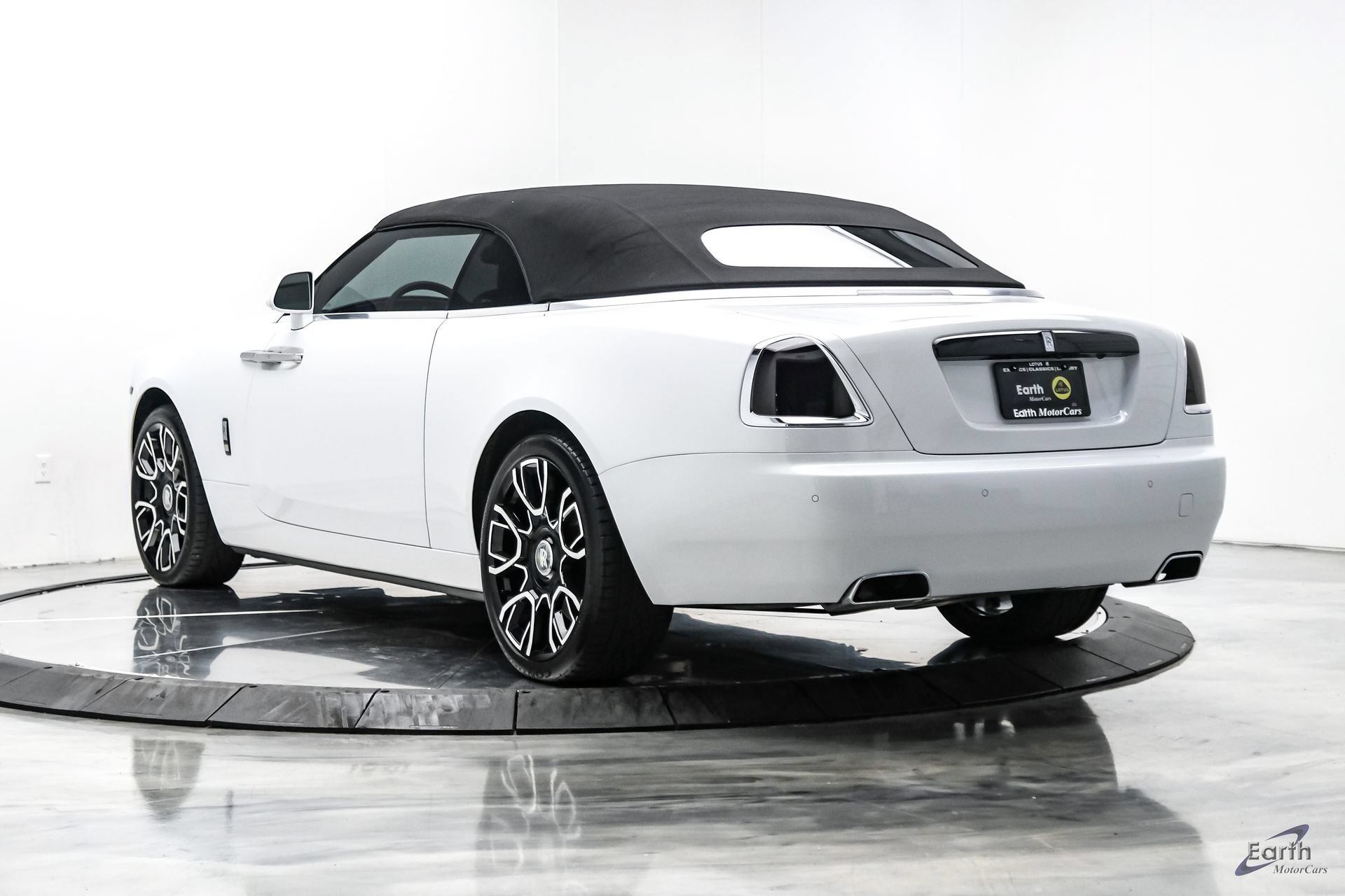 Used 2017 Rolls-Royce Dawn RWD image 14