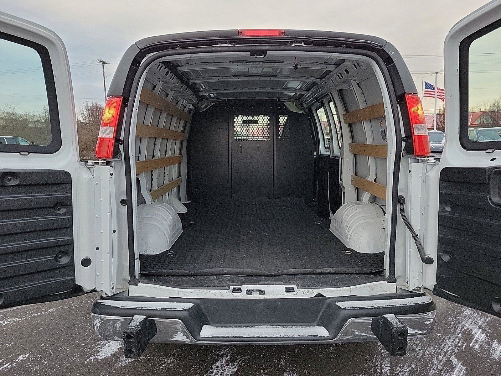 Used 2024 GMC Savana 2500 w/ Driver Convenience Package image 7