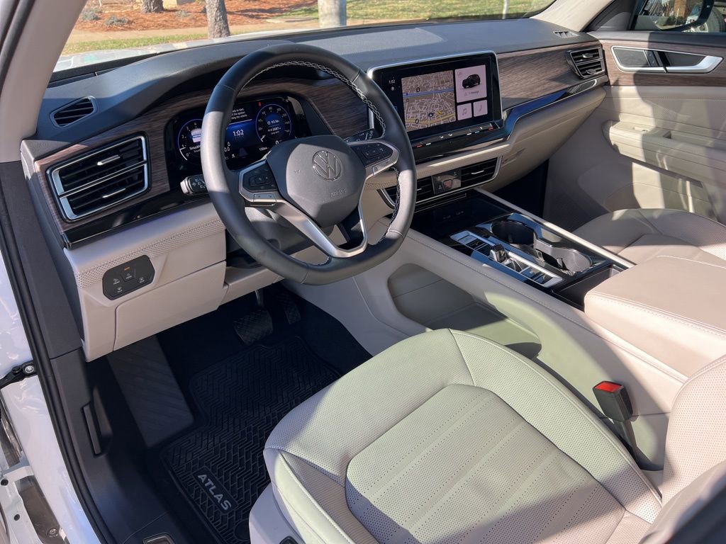 Used 2025 Volkswagen Atlas SEL image 14