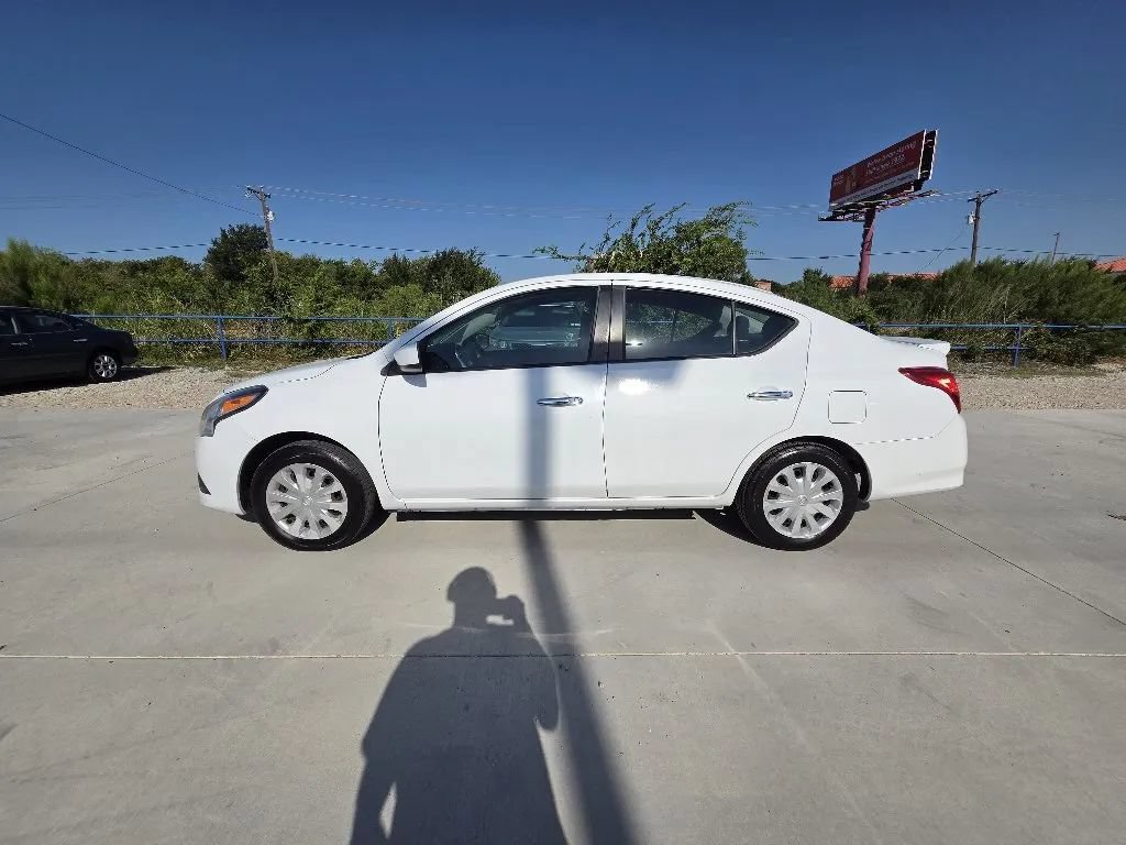 Used 2019 Nissan Versa SV FWD image 9