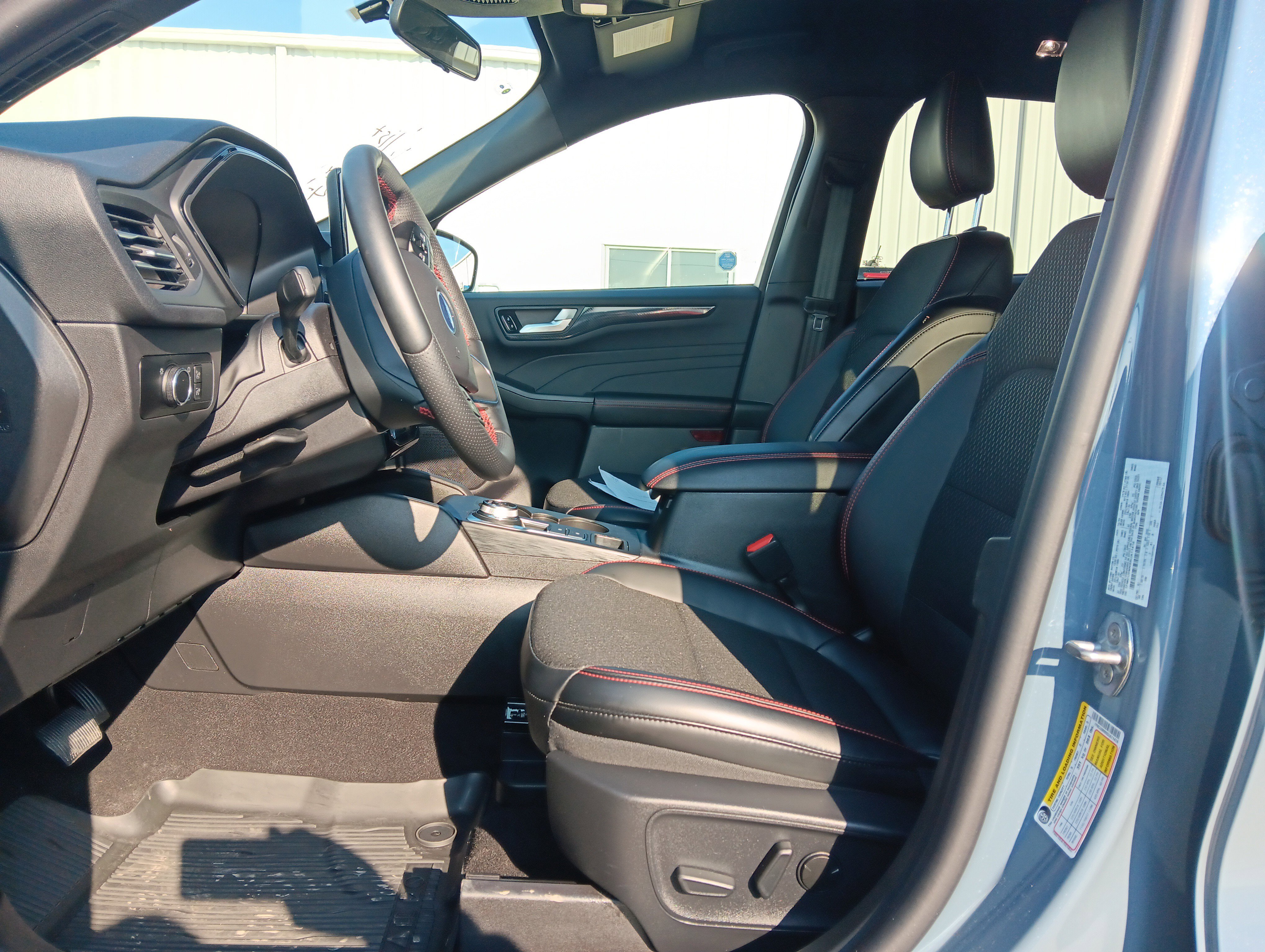 Used 2025 Ford Escape ST-Line w/ Tech Pack #1 image 9
