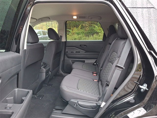Used 2025 Nissan Pathfinder S image 19