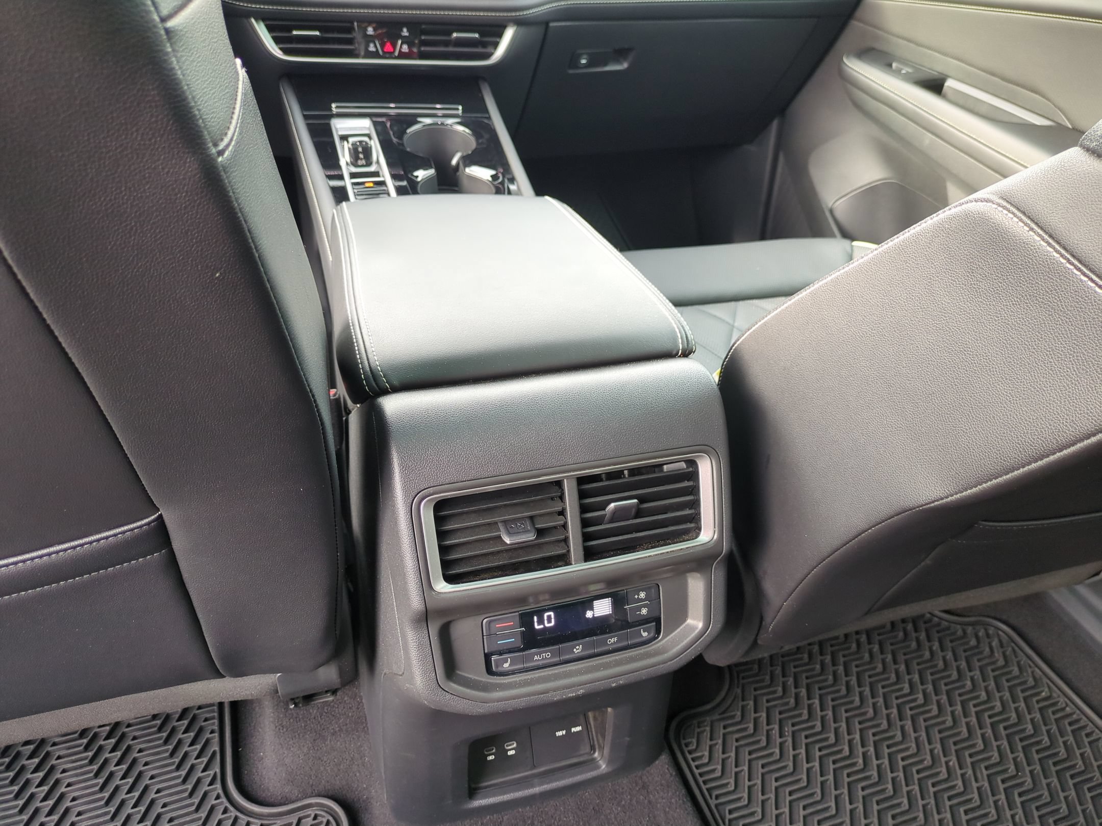Used 2024 Volkswagen Atlas SEL Premium R-Line AWD/4WD image 33