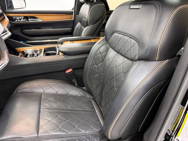 Used 2022 Jeep Grand Wagoneer Series III w/ Rear Seat Video Group 1 AWD/4WD image 22