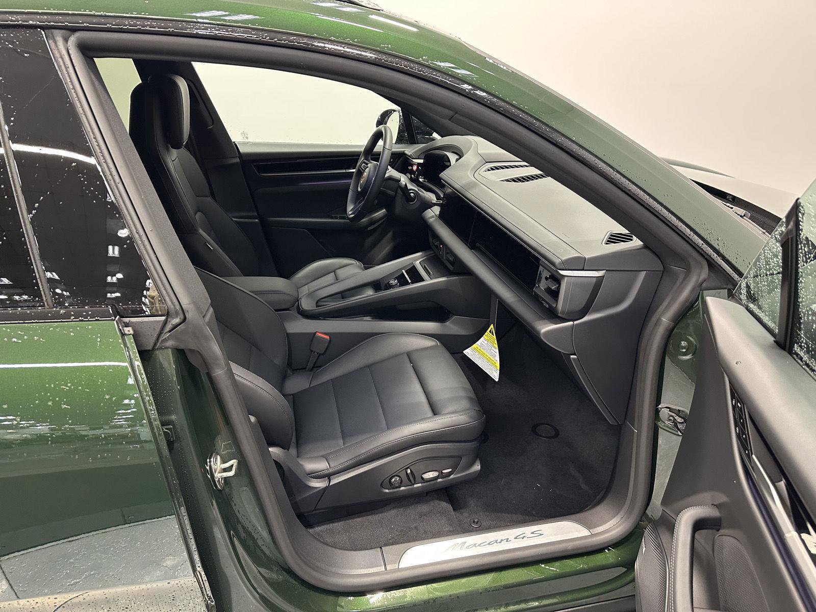 New 2025 Porsche Macan 4S Electric AWD/4WD image 44