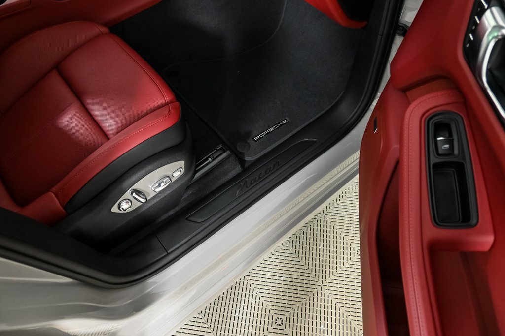 New 2026 Porsche Macan image 25