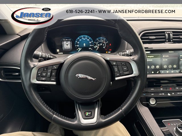 Used 2017 Jaguar F-PACE R-Sport image 14