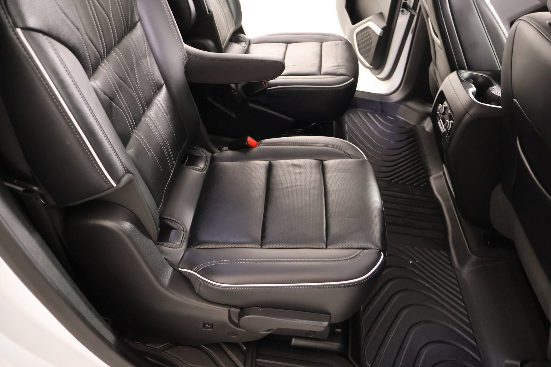 Used 2025 Buick Enclave Avenir FWD image 15