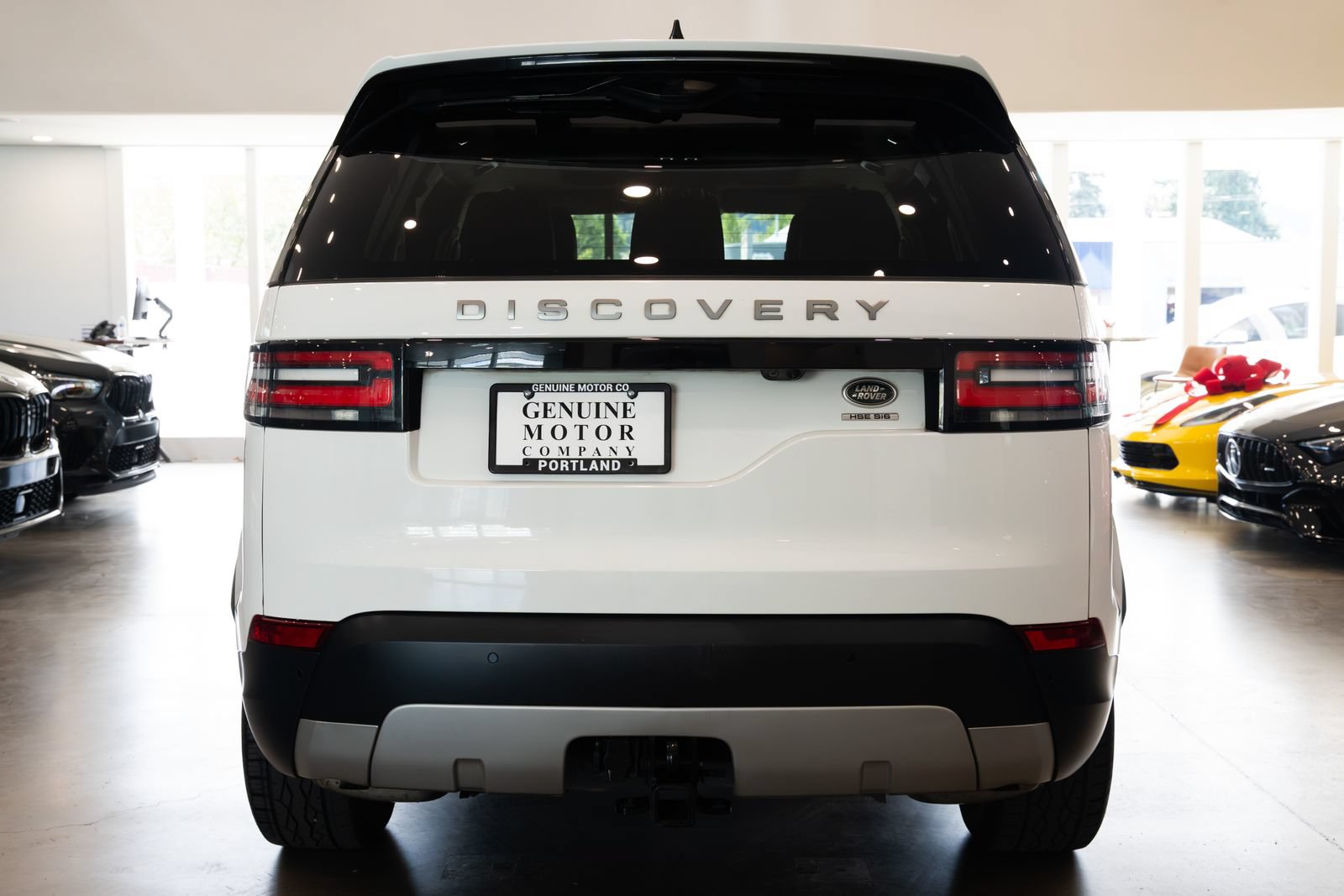 Used 2017 Land Rover Discovery HSE AWD/4WD image 5