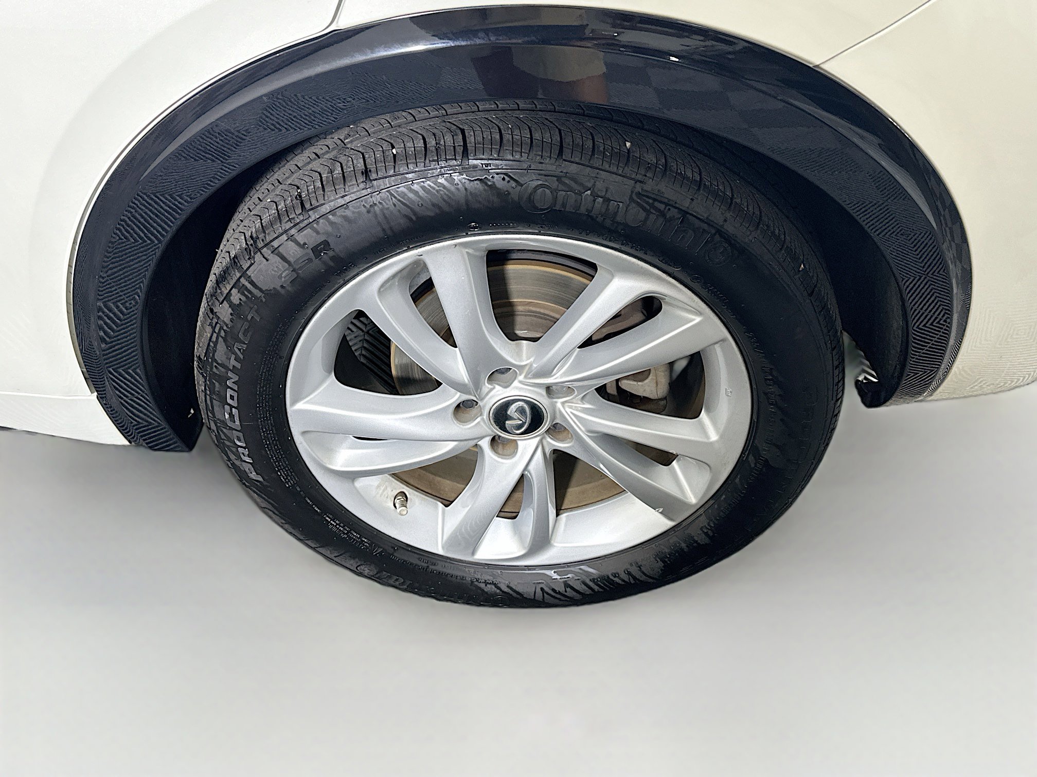 Used 2018 INFINITI QX30 FWD image 11