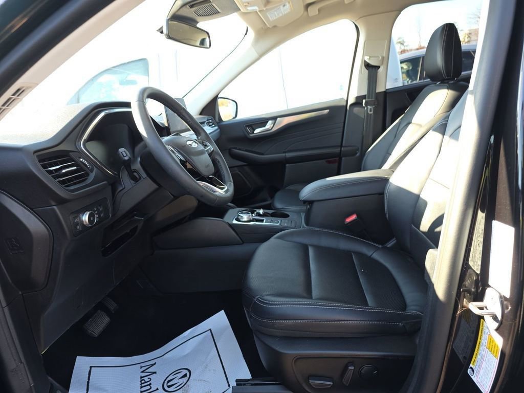 Used 2022 Ford Escape Titanium image 7