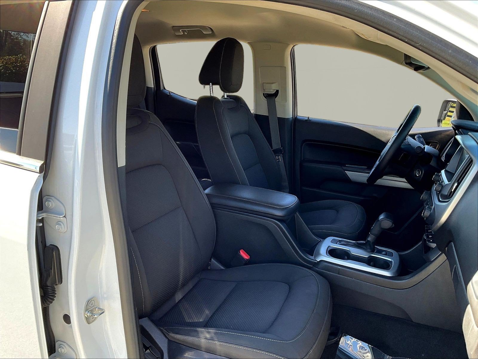 Used 2018 Chevrolet Colorado LT RWD image 30