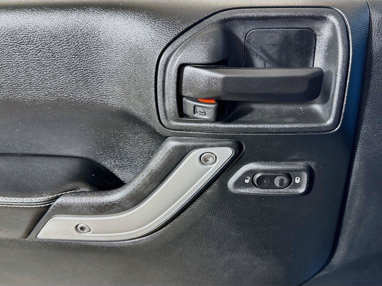 Used 2017 Jeep Wrangler Unlimited Sahara w/ Quick Order Package 24E Chief AWD/4WD image 15
