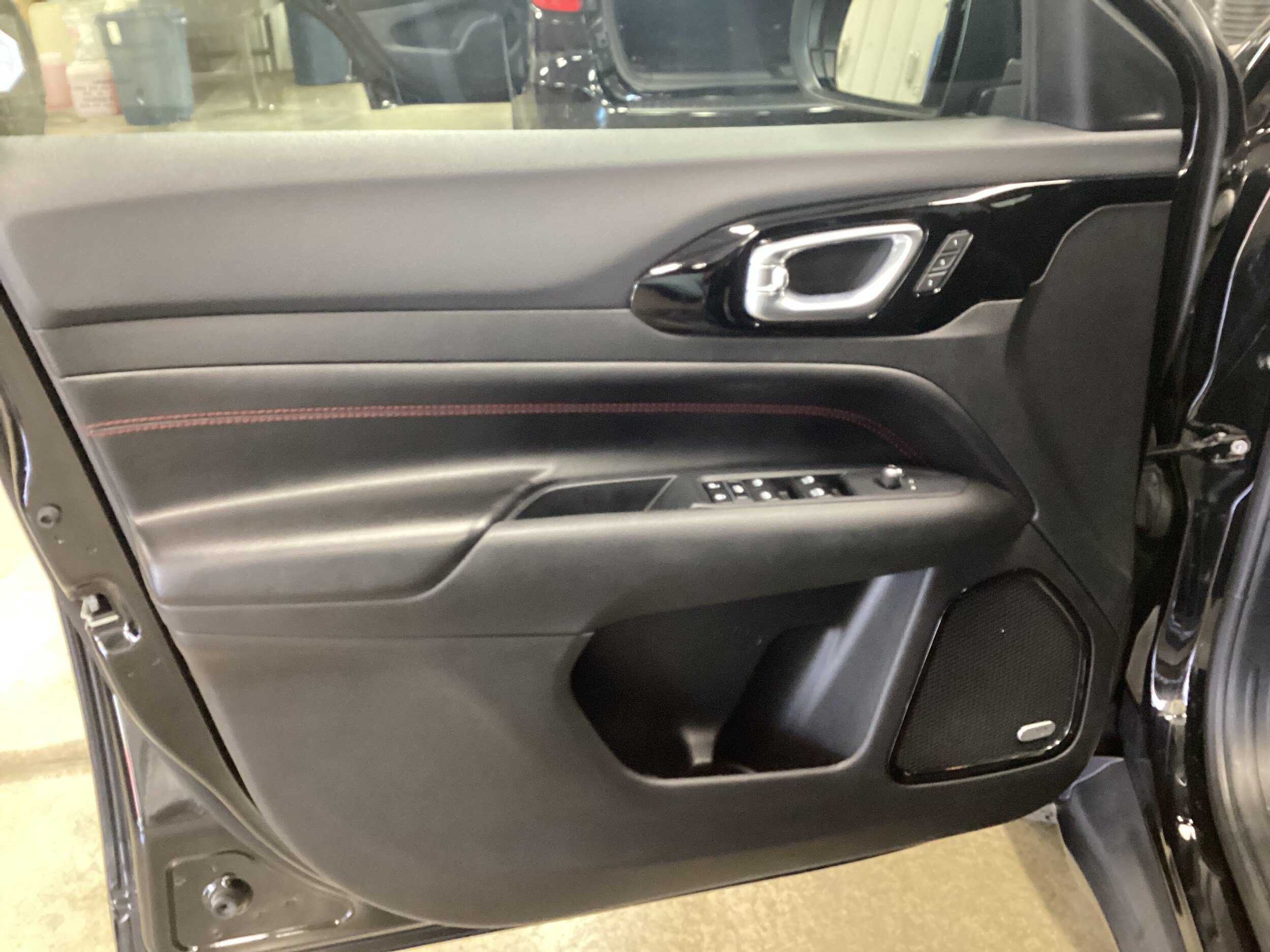 Used 2025 Jeep Compass Trailhawk w/ Trailhawk Elite Group AWD/4WD image 13