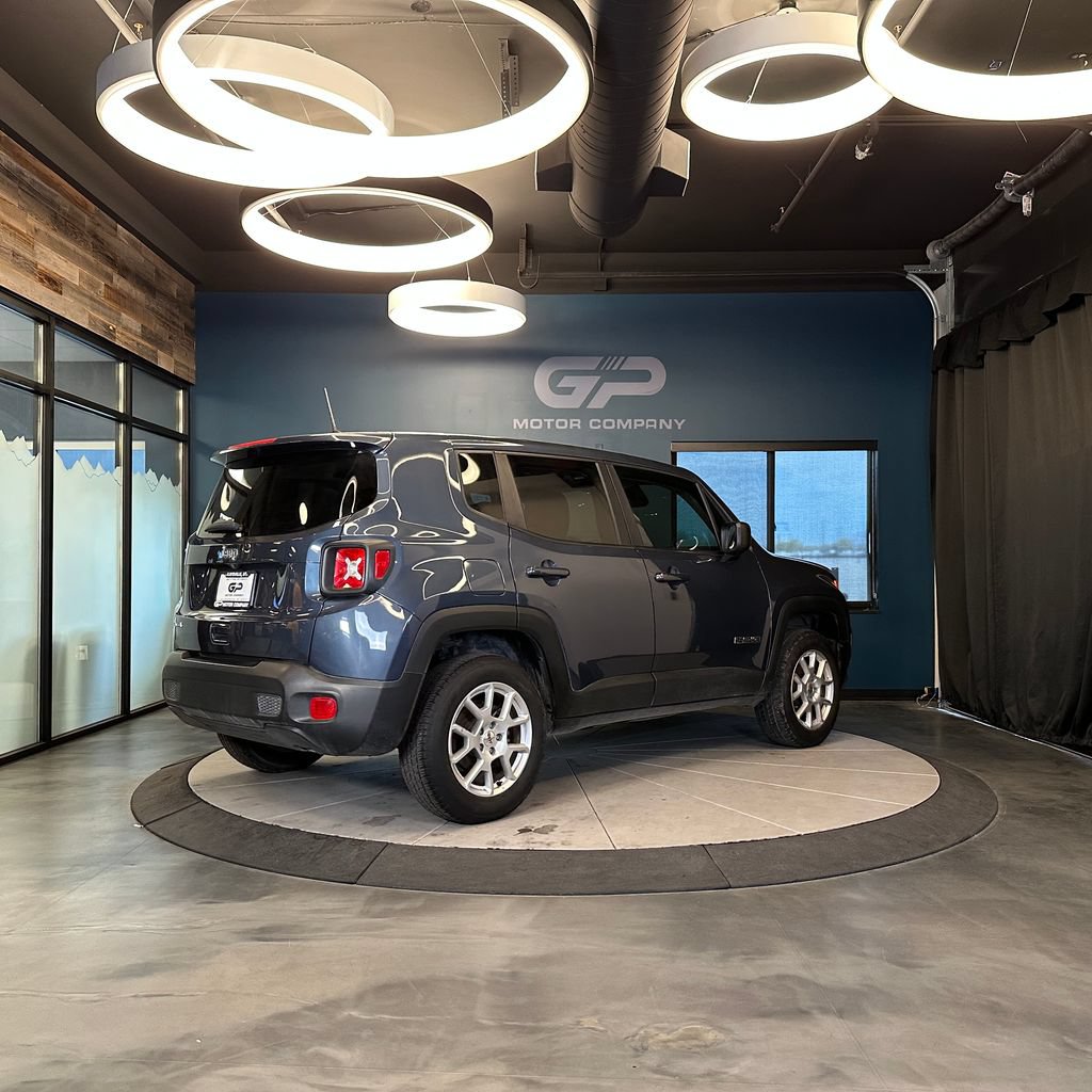 Used 2023 Jeep Renegade Latitude AWD/4WD image 3