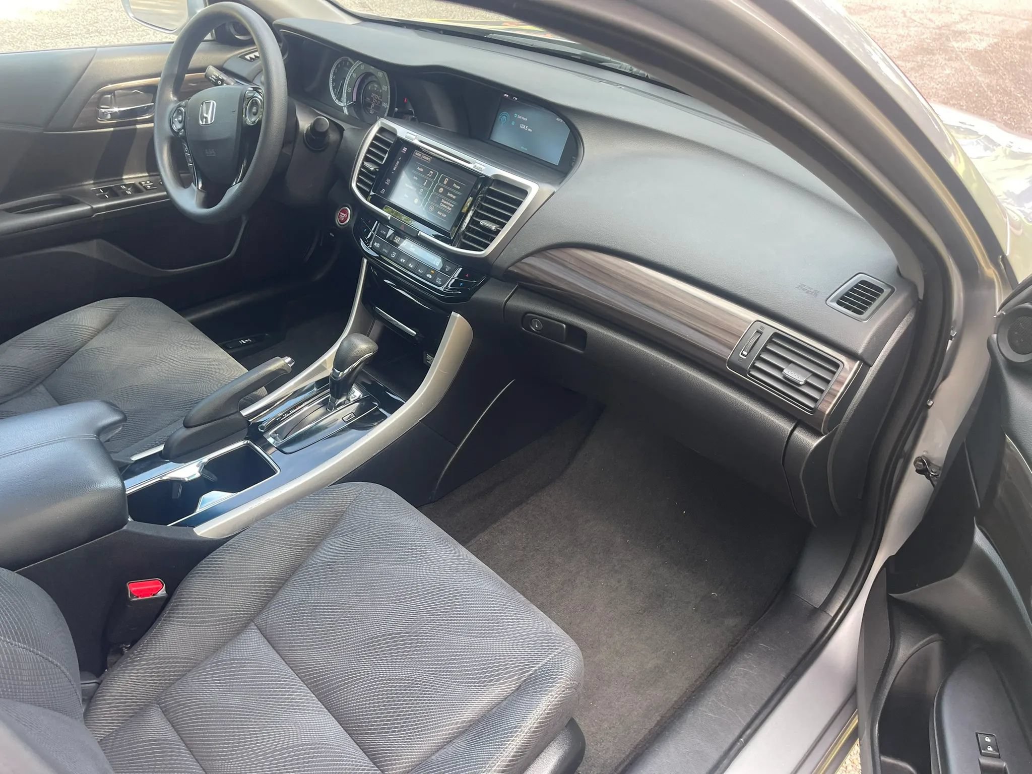 Used 2017 Honda Accord EX image 14