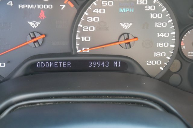 Used 2001 Chevrolet Corvette Convertible w/ Preferred Equipment Group1 image 12