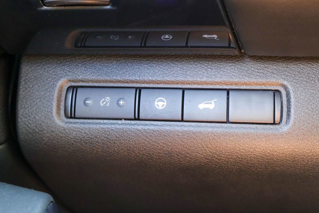 Used 2025 Nissan Pathfinder SV FWD image 19