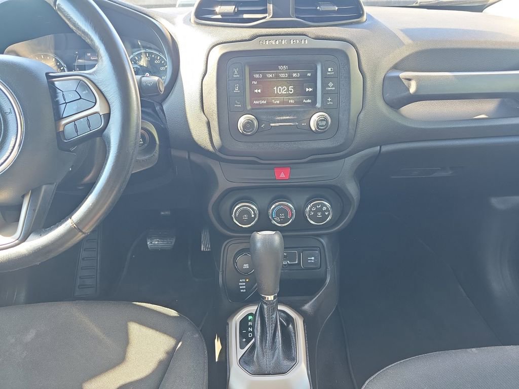 Used 2017 Jeep Renegade Latitude image 10