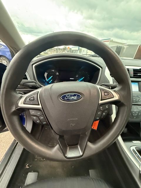 Used 2016 Ford Fusion SE image 9