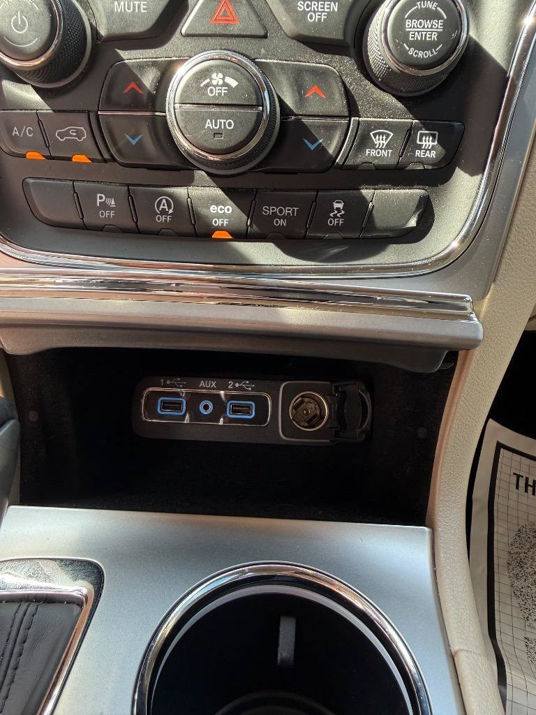 Used 2019 Jeep Grand Cherokee Laredo RWD image 19