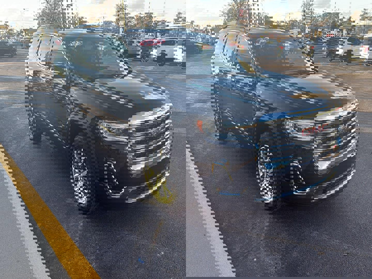 Used 2023 GMC Acadia SLE w/ Driver Convenience Package image 7