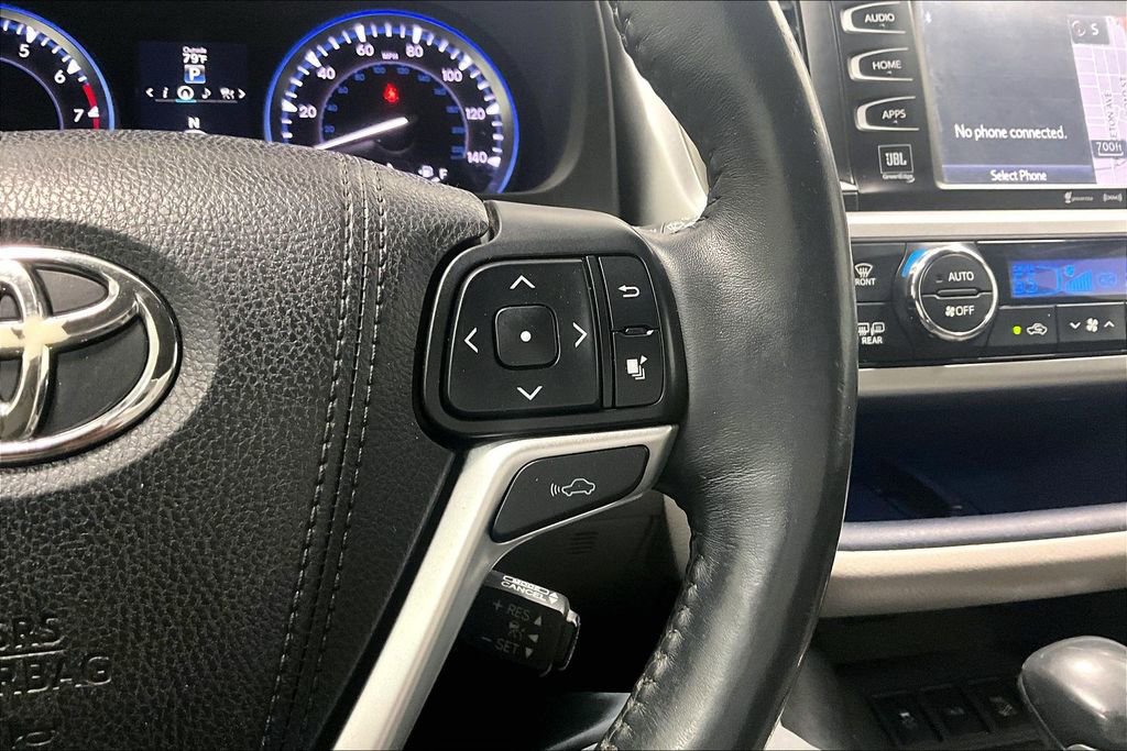 Used 2016 Toyota Highlander Limited Platinum image 17