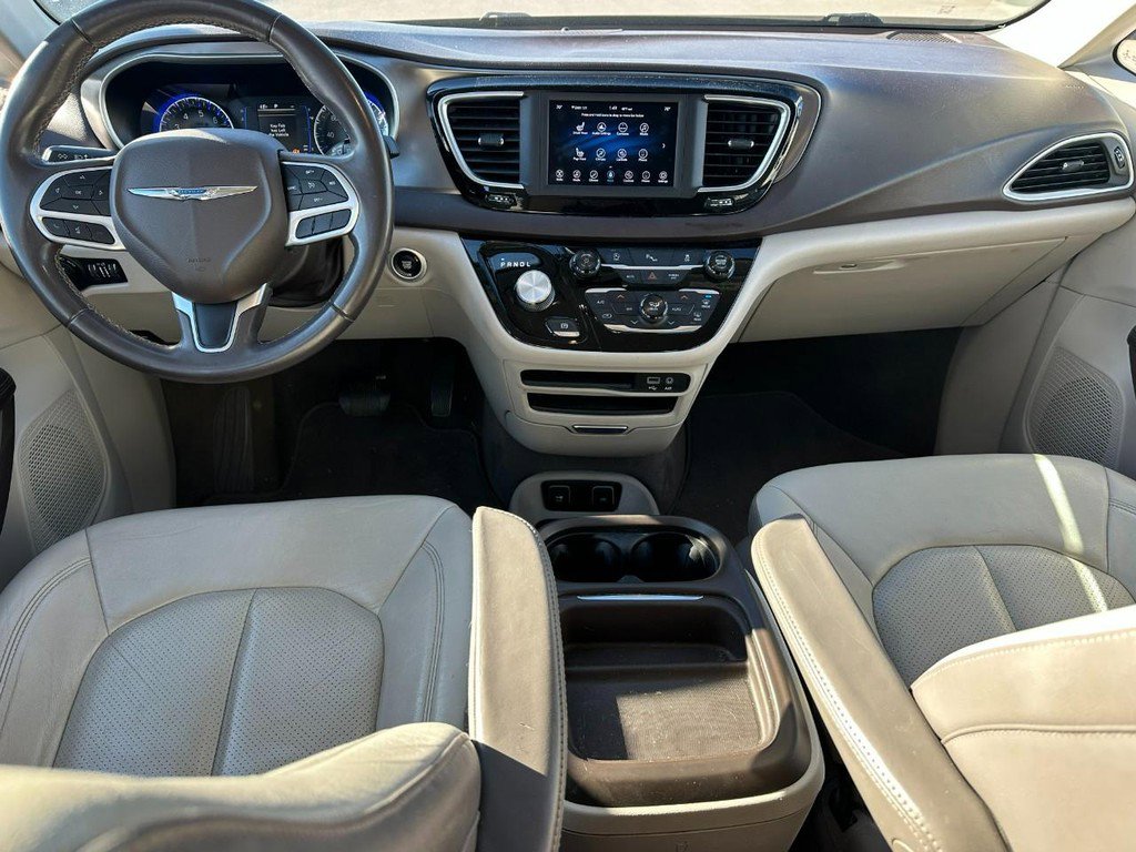 Used 2018 Chrysler Pacifica Touring-L image 11