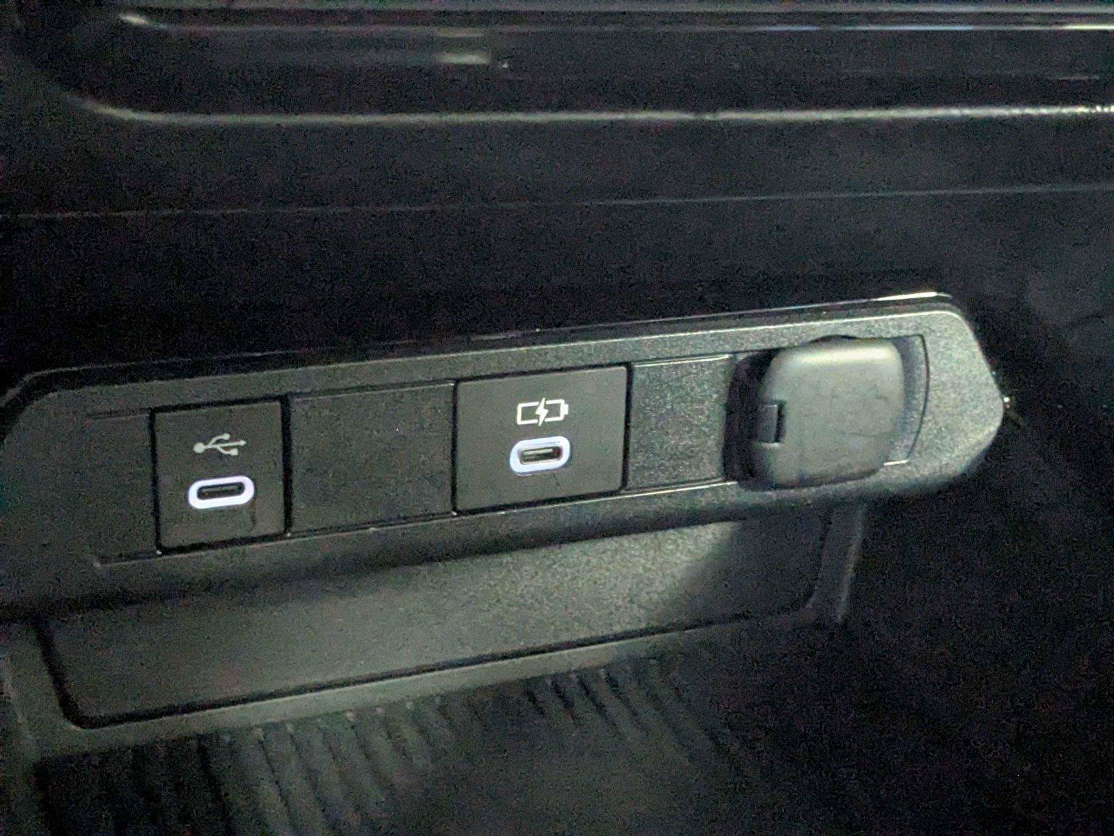 Certified 2025 Toyota Prius LE FWD image 23